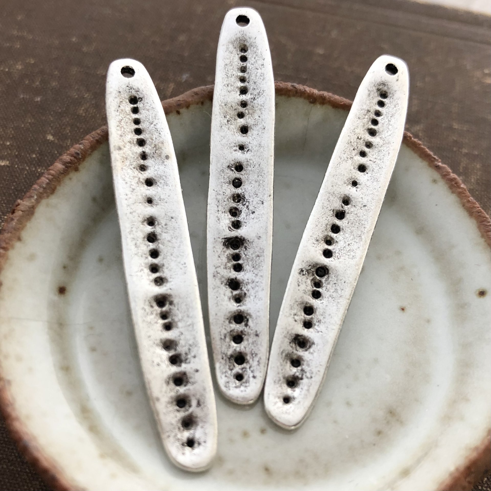 Dotted Skinny Oval - Pewter 49 x 8mm