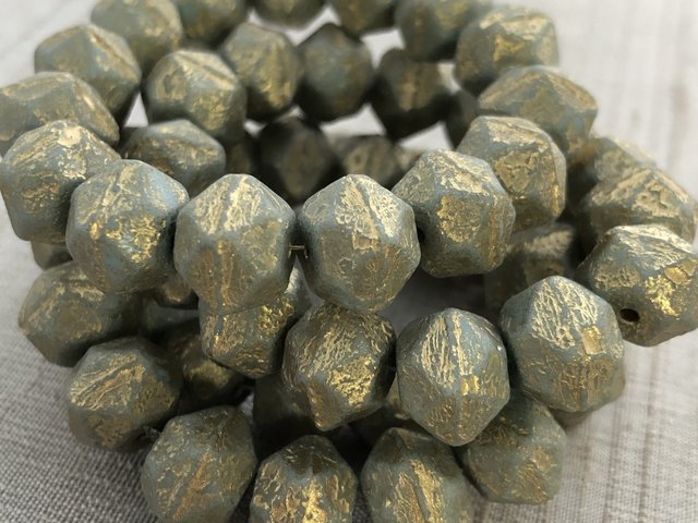 10mm English Cut Tea Green with Etched Gold Wash