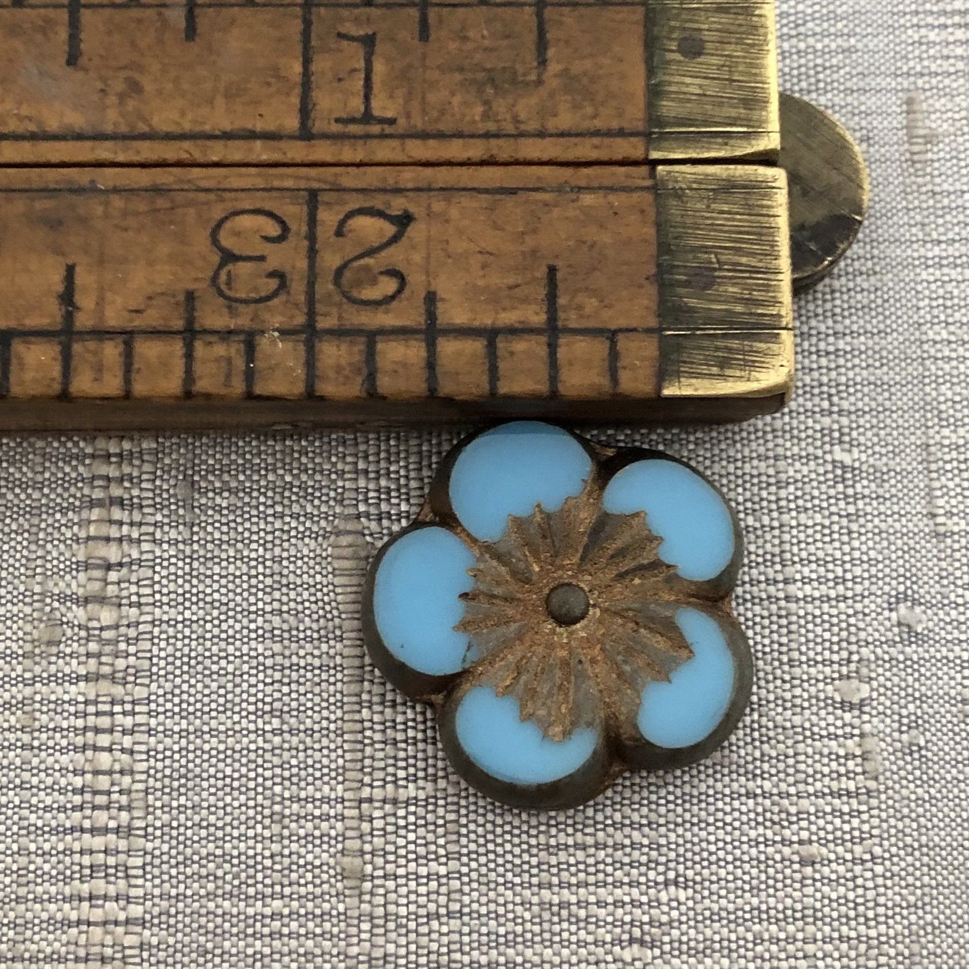 22mm Hibiscus Flower Medium Sky Blue with Gold Wash and Metallic Picasso Finish - 1 Bead