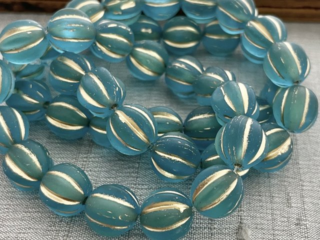 10mm Melon Matte Matte Turquoise with Gold Wash
